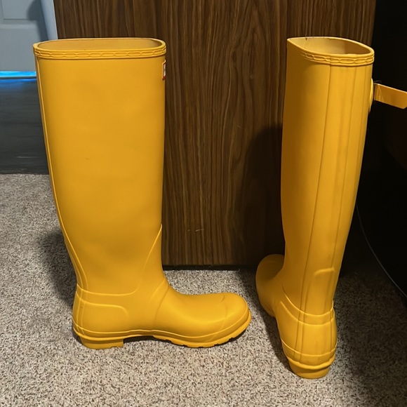 Both pair were worn less than 5 times
Adult:size8
Child:size13 - Picture 4 of 4